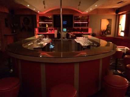 Maxim Bar