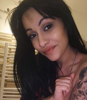 Naomi (30) - Komárom - kép 1054759